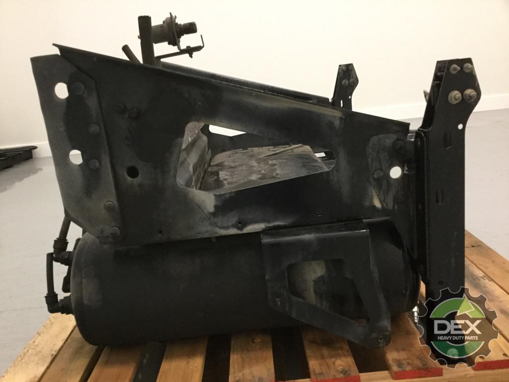 Volvo VNL steel battery box with x3 air tanks 2x 21183543 OEM DDD4