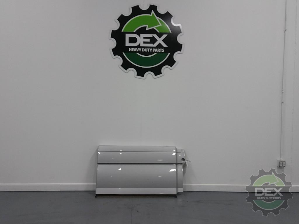 Volvo VNL RH rear / middle chassis fairing with steps OEM 82741812