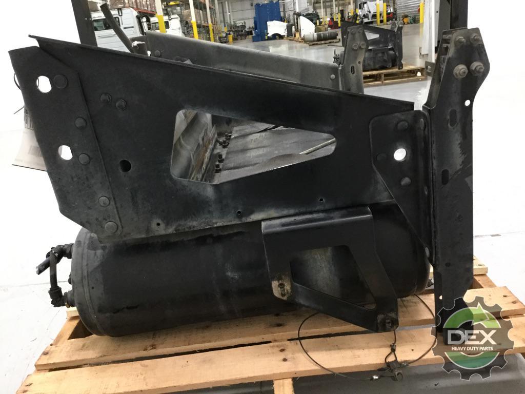 Volvo VNL steel battery box with x3 steel air tanks OEM 21043167D55