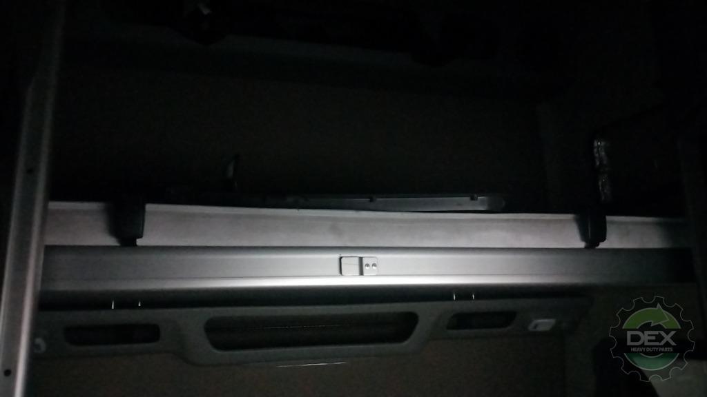 Volvo VNL860 groomed sleeper cab OEM 84749398