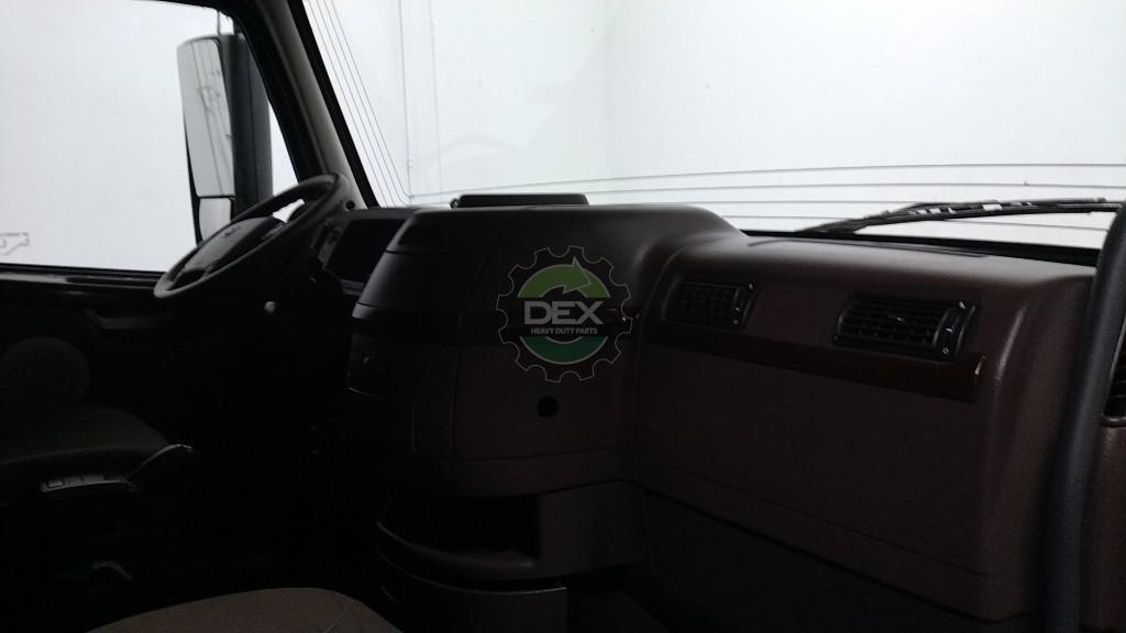 Volvo VNL670 groomed sleeper cab OEM 20413815D1