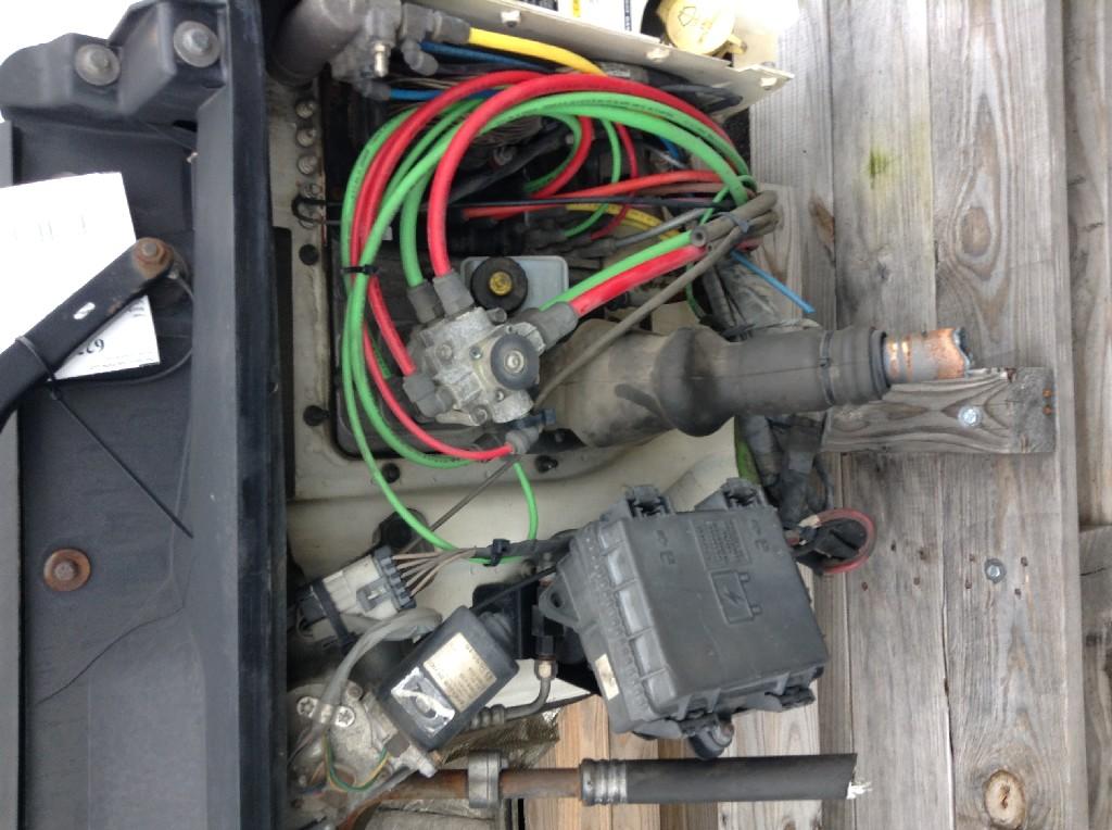 Volvo VNL670 complete groomed sleeper cab OEM 20413812D14