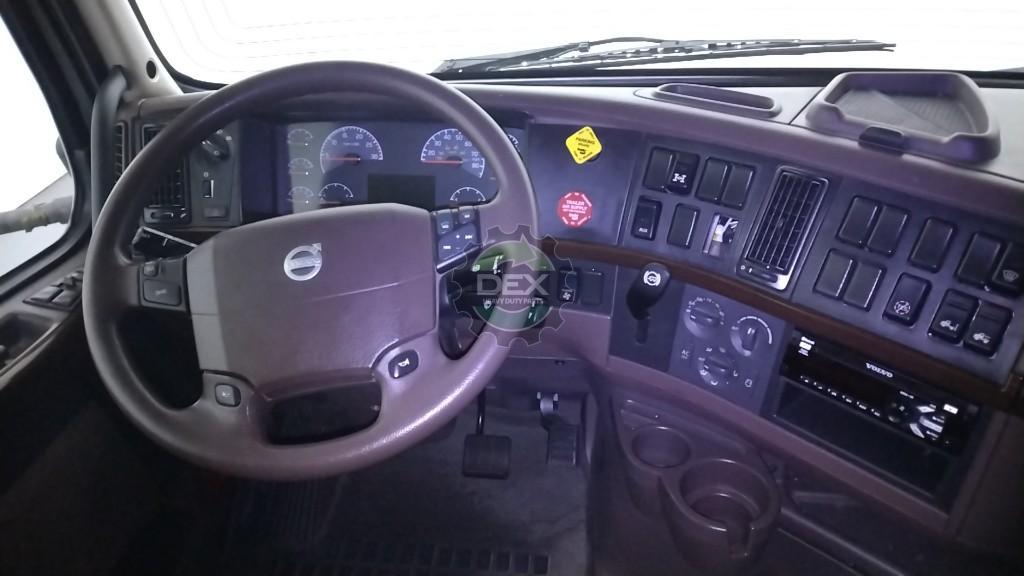 Volvo VNL670 groomed sleeper cab OEM 20413815D1