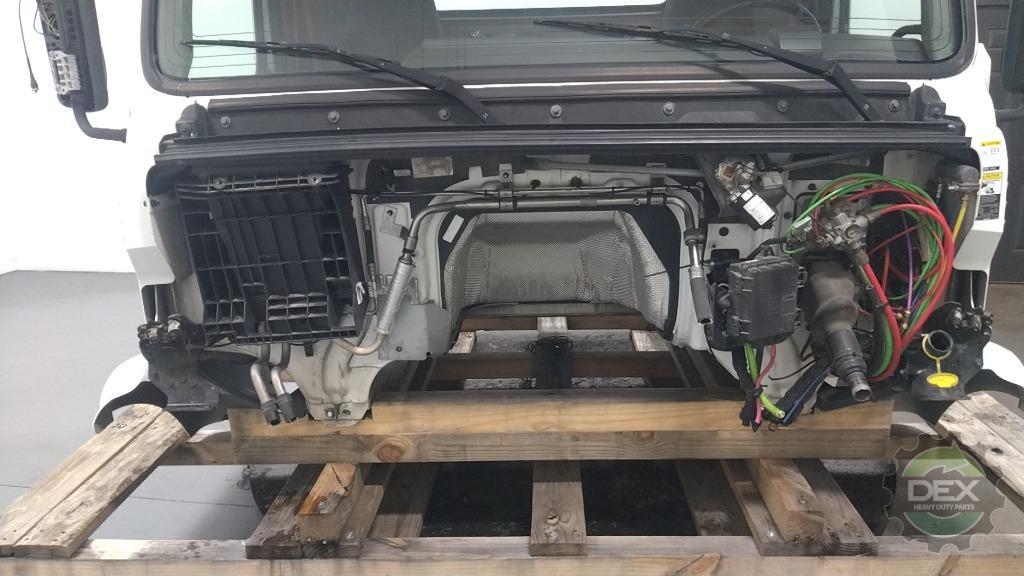 Volvo VNR / L groomed day cab OEM 84748494