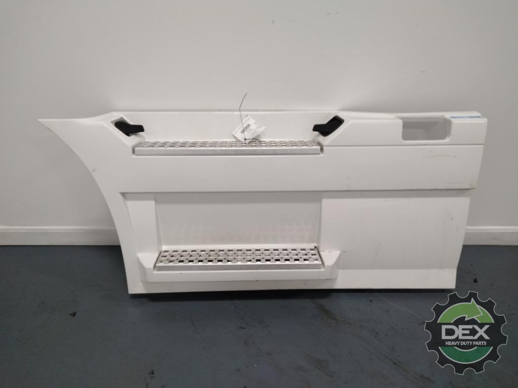 Volvo VNM LH chassis fairing with steps OEM 82735611