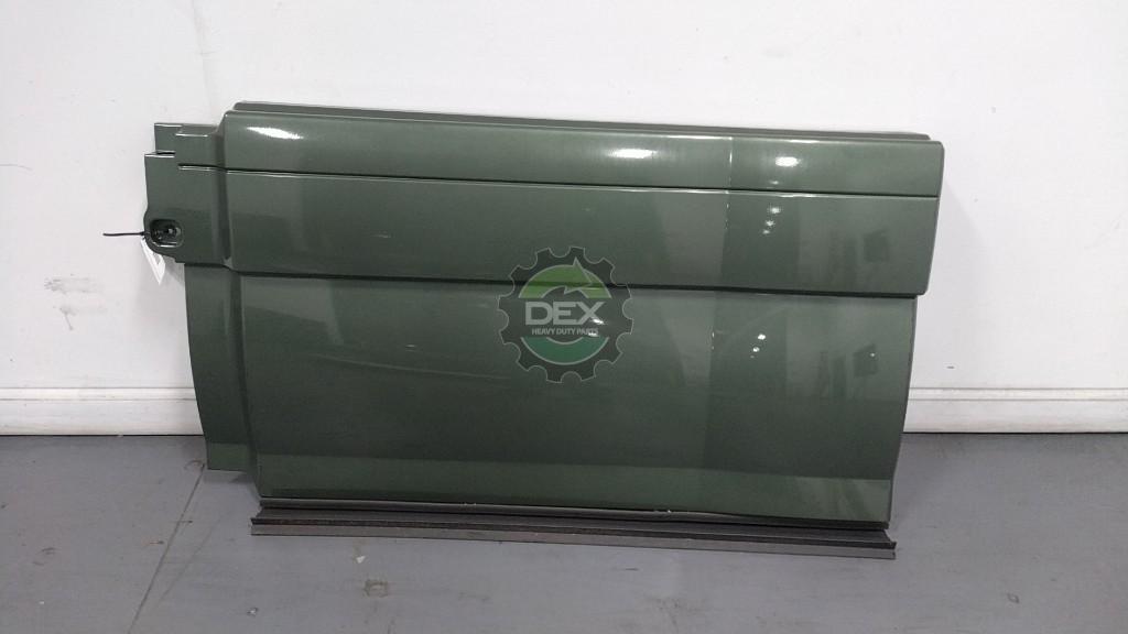 Volvo VNL RH middle/rear chassis fairing OEM 82741812D1