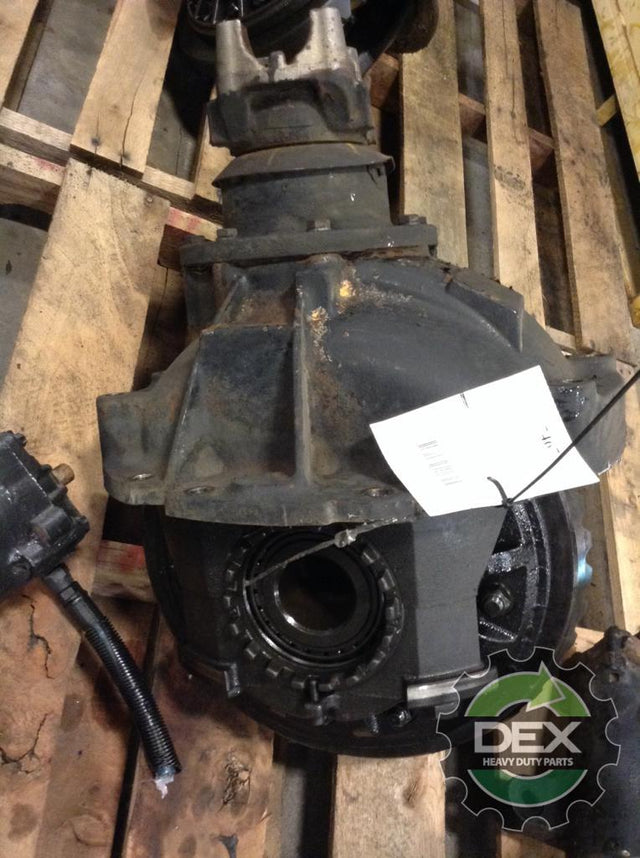 Meritor RS23161 single rear axle carrier in 2 OEM DDD2 - Second Truck Parts