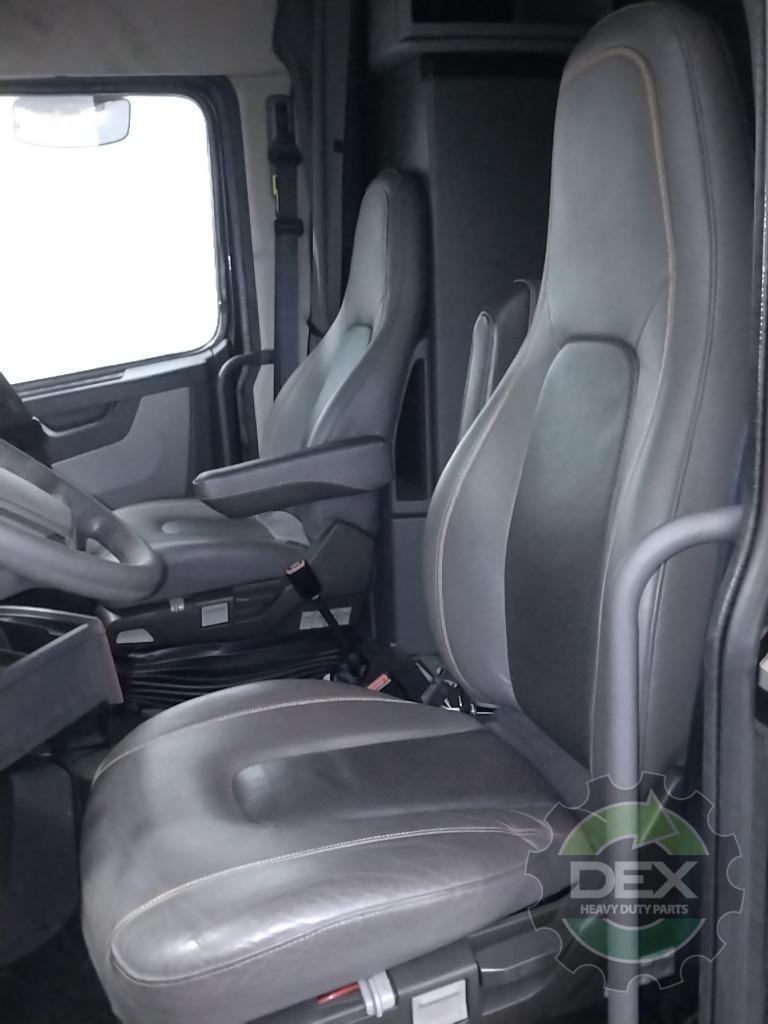 Volvo VNR640 complete groomed sleeper cab OEM 82660501