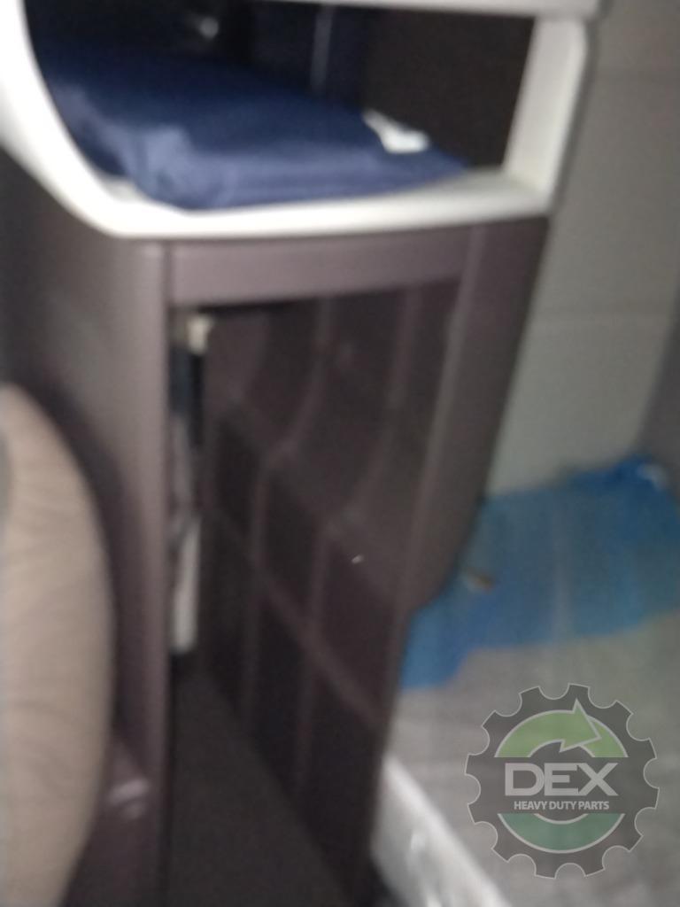 Volvo VNL670 groomed cab OEM 20413813