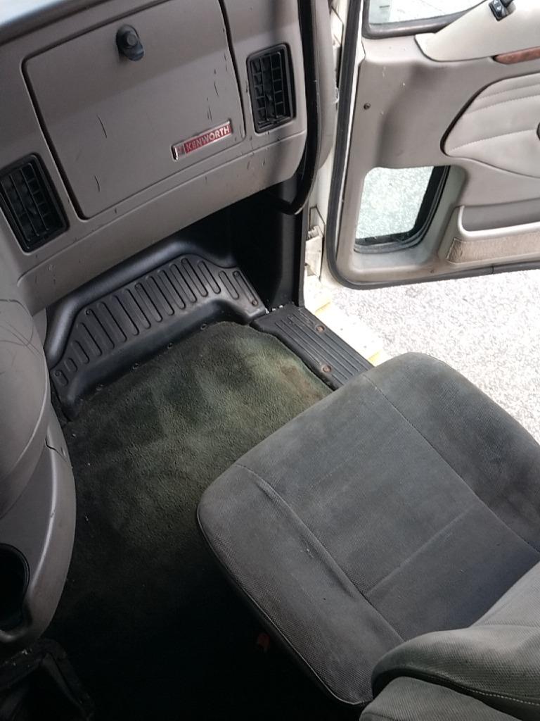 Complete KW T2000 groomed sleeper cab OEM - Second Truck Parts