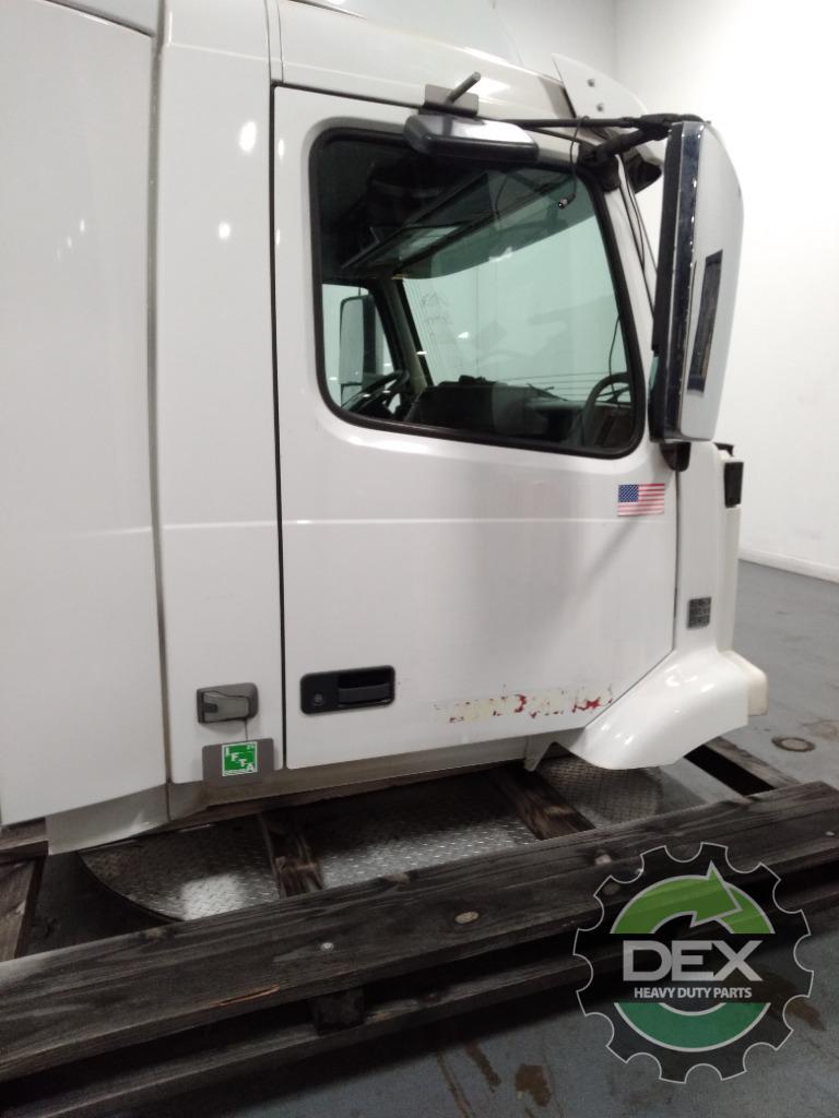 Volvo VNM groomed Daycab OEM 21134493D16
