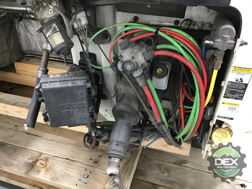 Volvo VNL670 complete groomed sleeper cab OEM 20413812D14