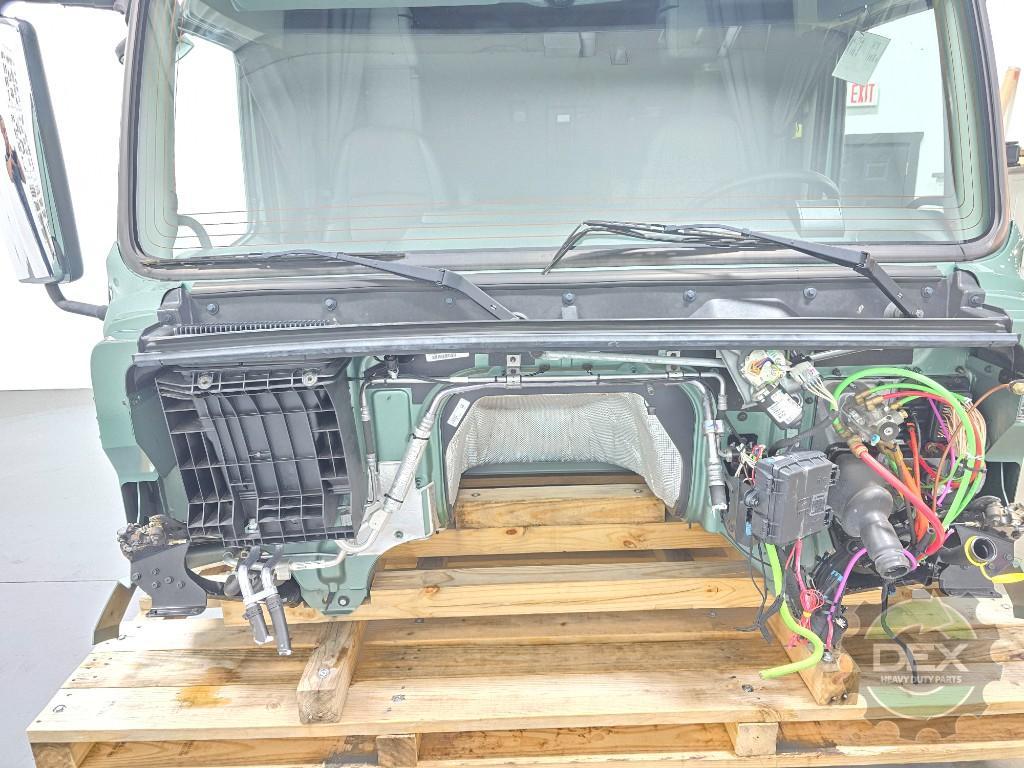 Volvo VNL740 groomed sleeper cab OEM 78517323