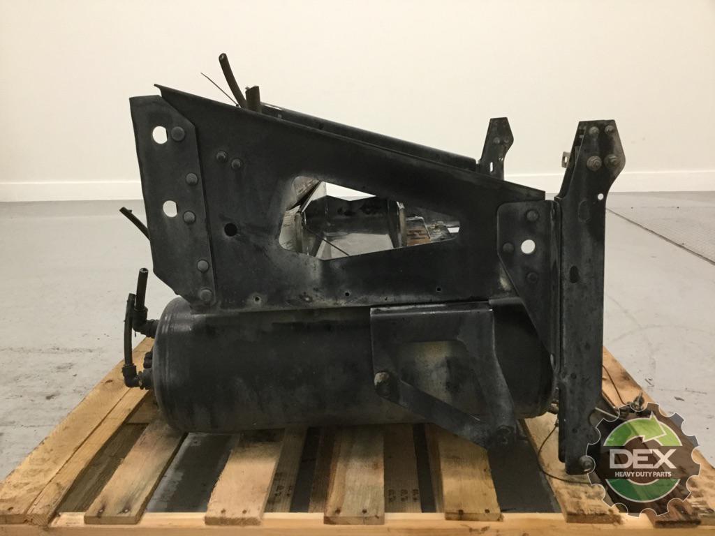 Volvo VNL steel battery box with x3 air tanks 2x 21183543 OEM DDD8