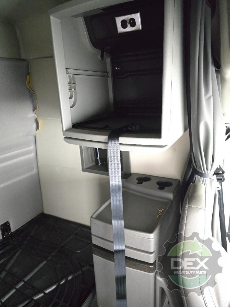 Volvo VNR640 complete groomed sleeper cab OEM 78517020