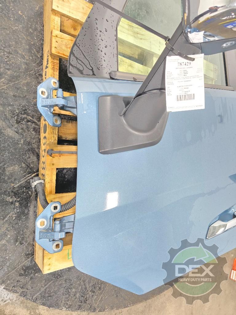 Volvo VNL LH door assembly OEM 78492125D16