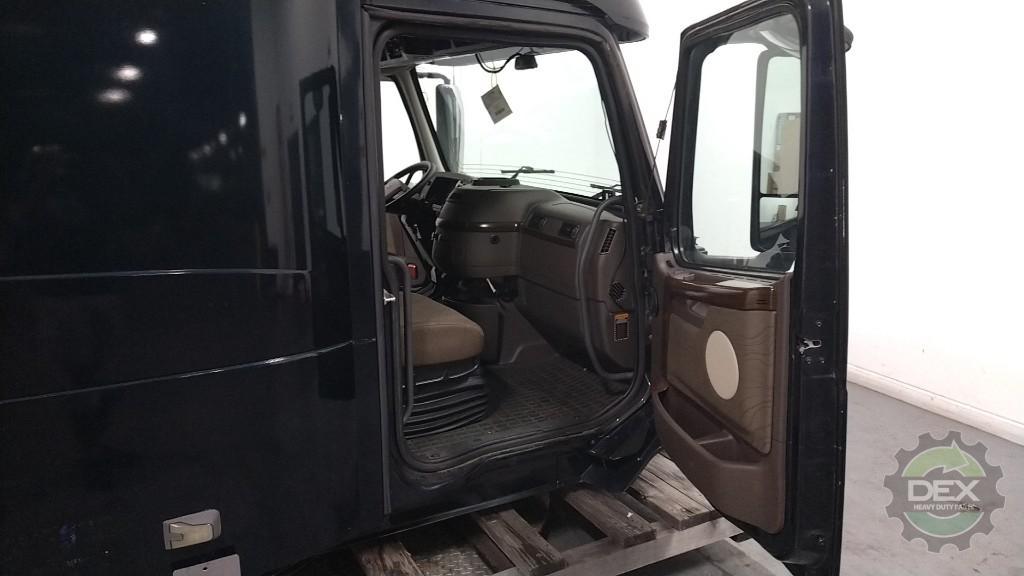 Volvo VNL780 sleeper cab OEM 20801803D1