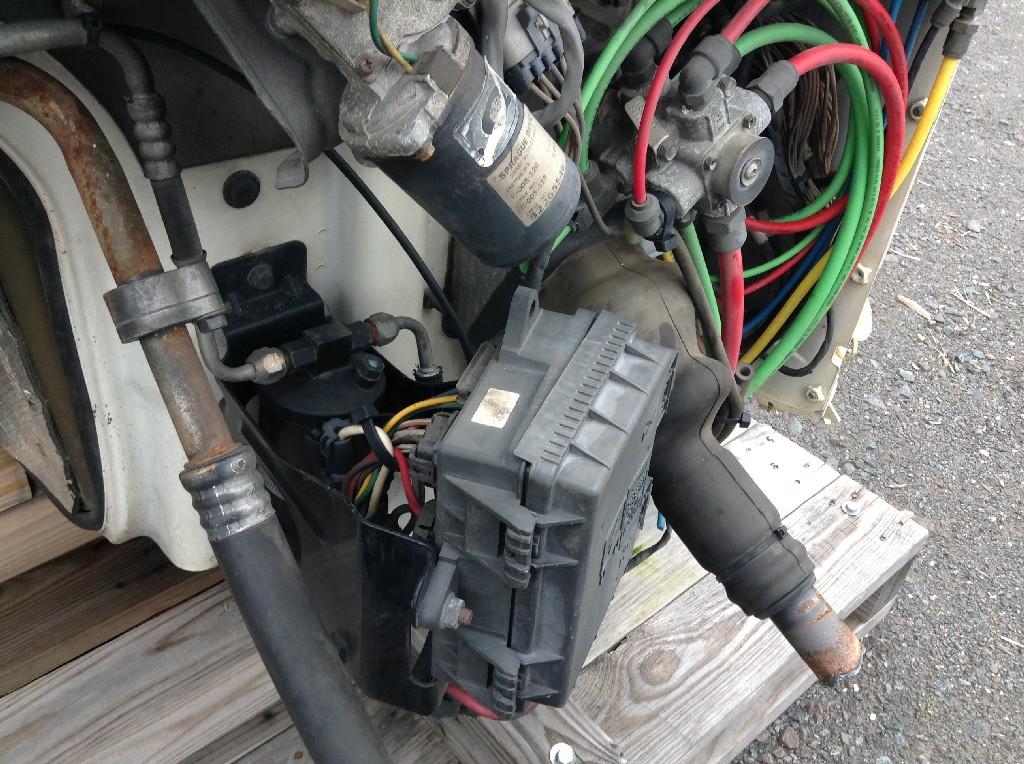 Volvo VNL670 complete groomed sleeper cab OEM 20413812D14