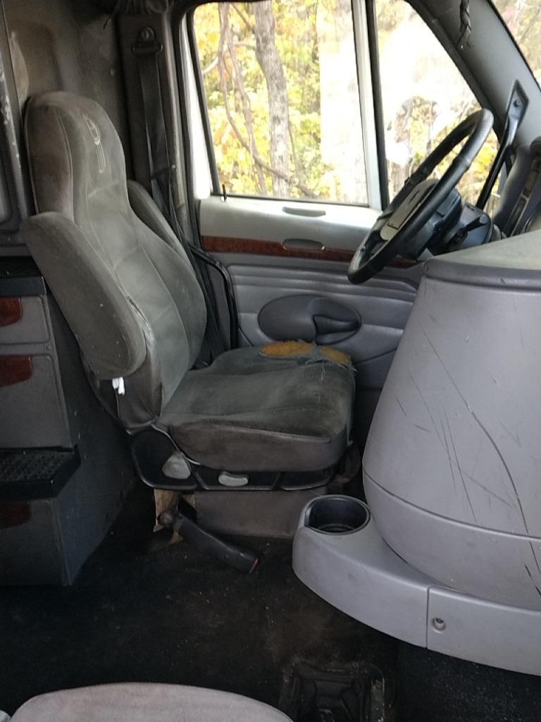 Complete KW T2000 groomed sleeper cab OEM - Second Truck Parts