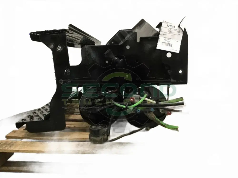 Steel Battery box with 2 air tanks and aluminum steps OEM - Second Truck Parts