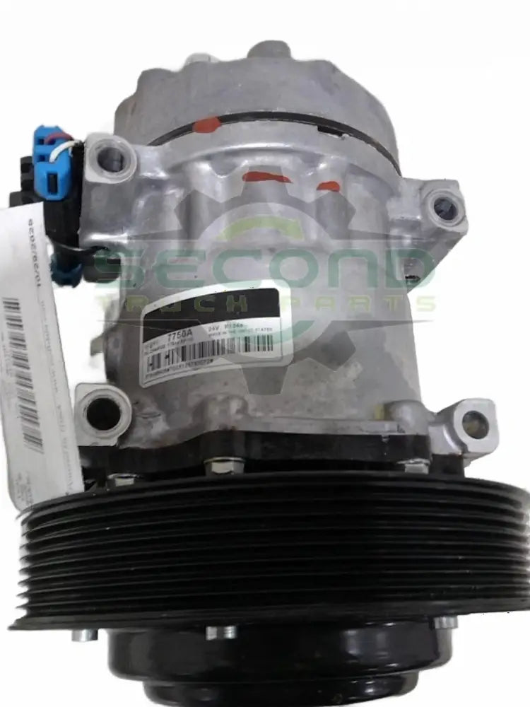 Volvo D13 US24 A/C compressor OEM 78498406D4 - Second Truck Parts
