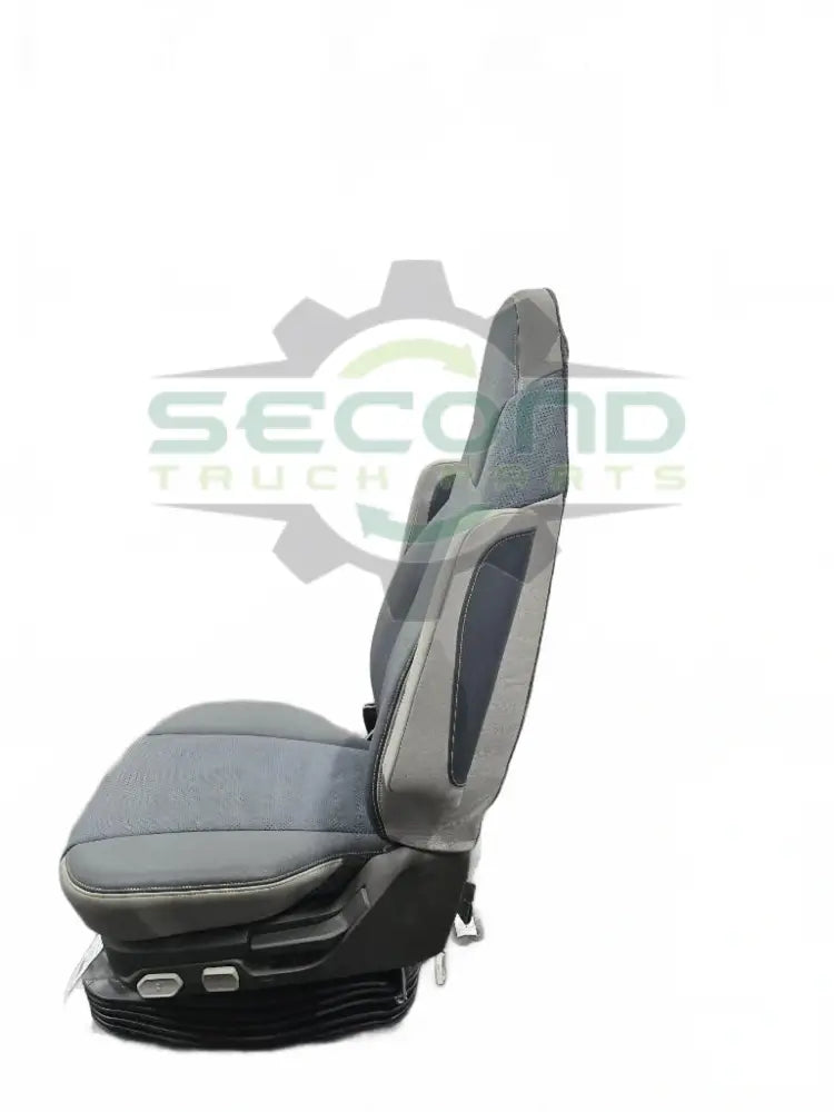 Volvo Premium seat OEM 26023855D4 - Second Truck Parts