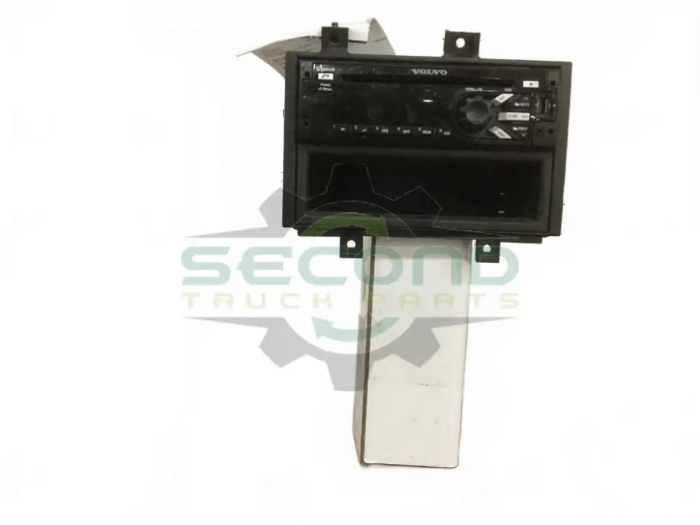 Volvo Radio with usb 12V and CD player OEM 22659648 - Second Truck Parts