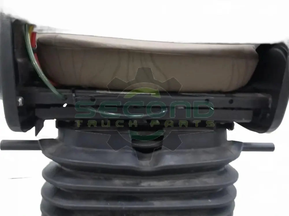 Volvo RH AIR RIDE SEAT/738565 OEM 21615566 - Second Truck Parts