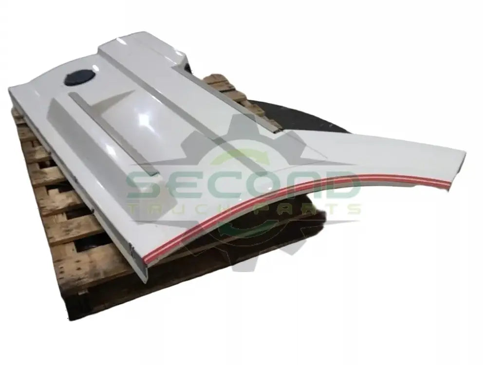 Volvo RH chassis fairing with steps OEM 82487678 - Second Truck Parts