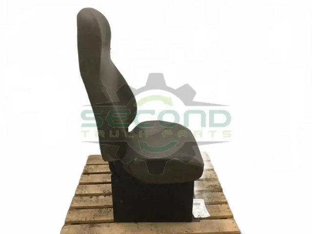 Volvo RH Complete pass seat OEM 21617335 - Second Truck Parts