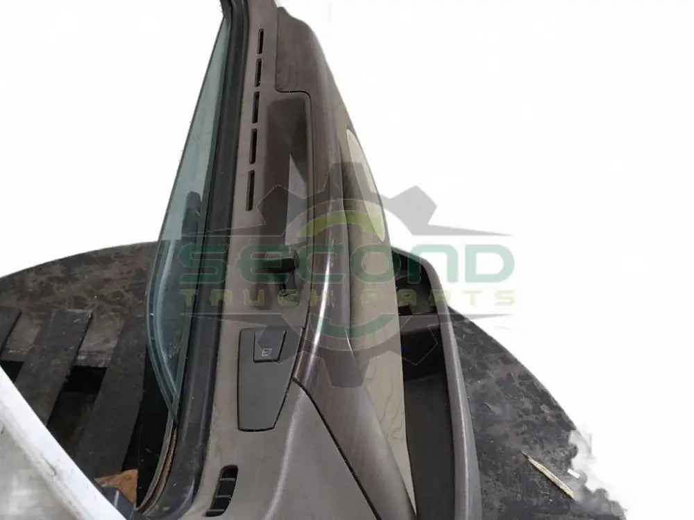 Volvo RH DOOR ASSEMBLY OEM 26674777 - Second Truck Parts