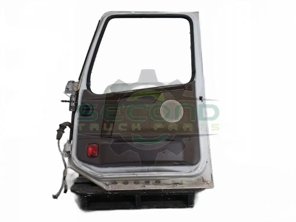 Volvo RH DOOR ASSEMBLY OEM 26674777 - Second Truck Parts