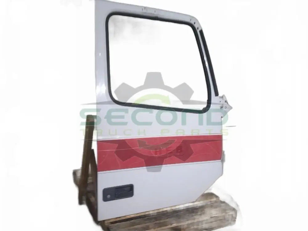 Volvo RH side door OEM 22674747 - Second Truck Parts