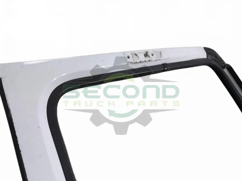 Volvo RH side door OEM 22674777 - Second Truck Parts