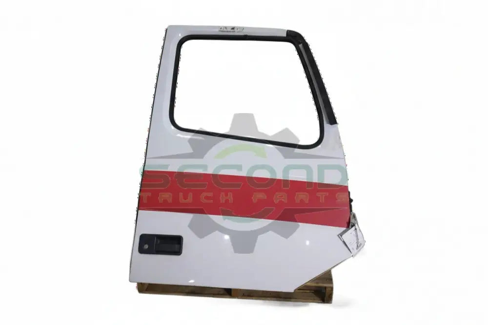 Volvo RH side door OEM 22674777 - Second Truck Parts