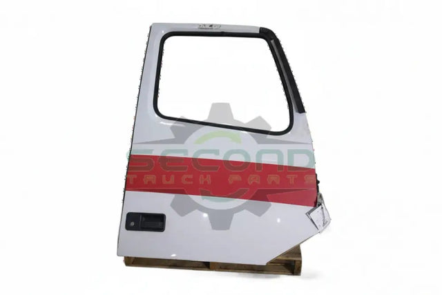 Volvo RH side door OEM 22674777 - Second Truck Parts