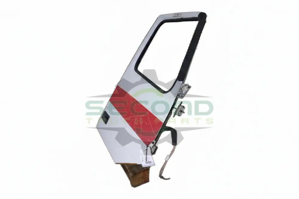 Volvo RH side door OEM 22674777 - Second Truck Parts