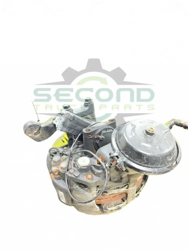 Volvo RH steer axle hub cutoff OEM 23716166 - Second Truck Parts