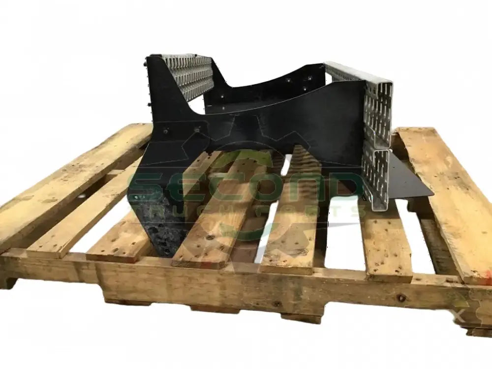 Volvo RH steps and heat shield assembly OEM 22676967 - Second Truck Parts