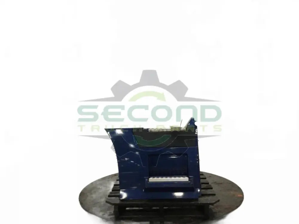 Volvo VNL RH rear chassis fairing OEM 20500500 - Second Truck Parts