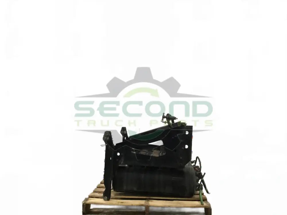 Volvo VNL steel battery box21043167 with x3 steel air tanks x2 - Second Truck Parts