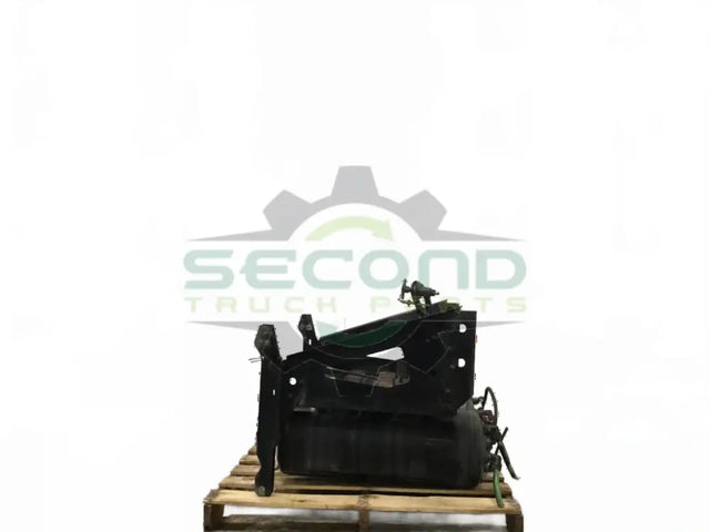 Volvo VNL steel battery box21043167 with x3 steel air tanks x2 - Second Truck Parts